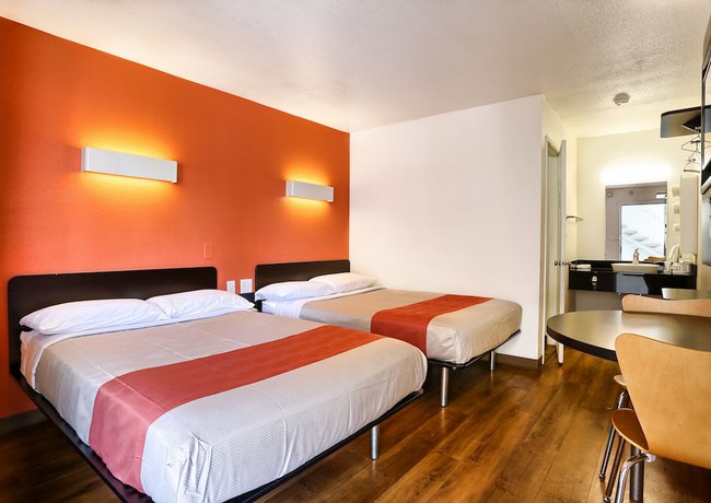 Imagen de la habitación del Hotel Super 8 by Wyndham Walnut Creek. Foto 7