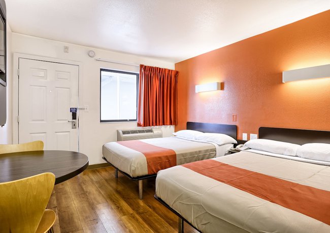Imagen de la habitación del Hotel Super 8 by Wyndham Walnut Creek. Foto 12