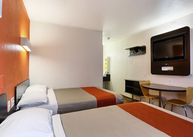 Imagen de la habitación del Hotel Super 8 by Wyndham Walnut Creek. Foto 13