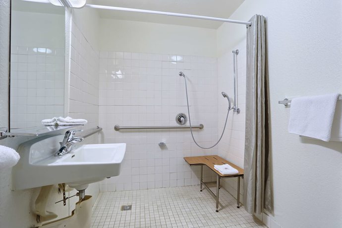 Imagen de la habitación del Hotel Super 8 by Wyndham Walnut Creek. Foto 14