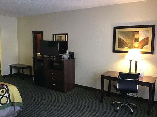 Imagen de la habitación del Hotel Super 8 by Wyndham Wendover. Foto 8