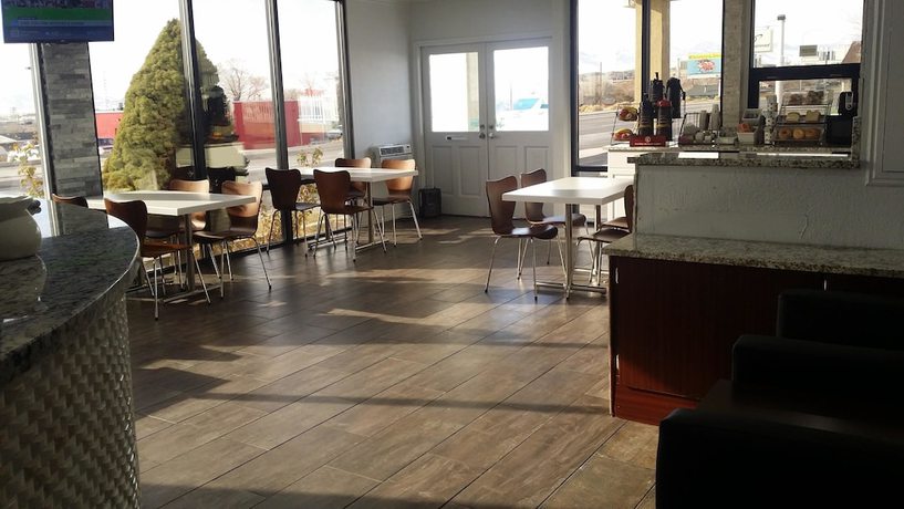 Imagen de los interiores del Hotel Super 8 by Wyndham Wendover. Foto 19
