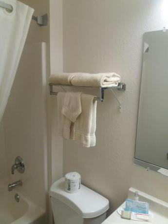 Imagen de la habitación del Hotel Super 8 by Wyndham West Middlesex/Sharon Area. Foto 3