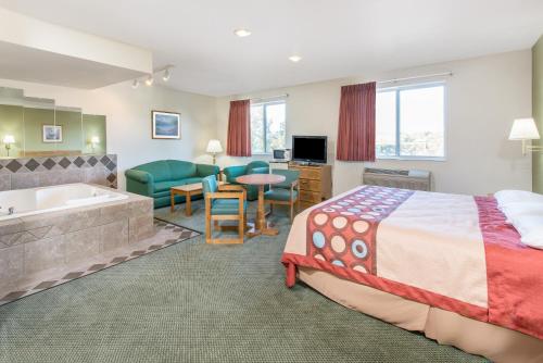Imagen de la habitación del Hotel Super 8 by Wyndham West Middlesex/Sharon Area. Foto 6