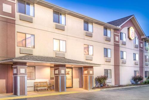 Imagen general del Hotel Super 8 by Wyndham Wheeling. Foto 3