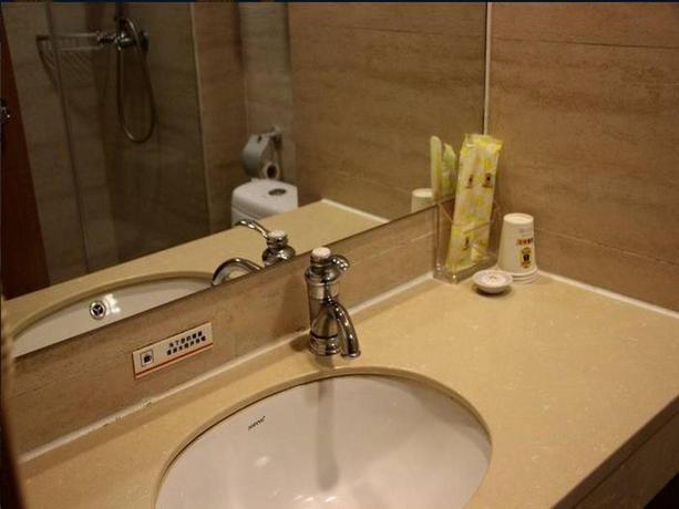 Imagen de la habitación del Hotel Super 8 by Wyndham Xiamen Railway Station. Foto 4