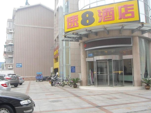 Imagen general del Hotel Super 8 by Wyndham Yizheng Shi Dai Guang Chang. Foto 1