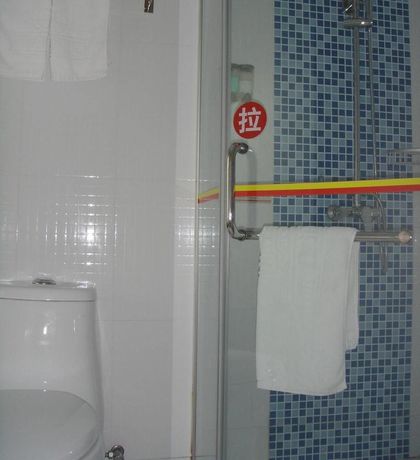 Imagen de la habitación del Hotel Super 8 by Wyndham Yizheng Shi Dai Guang Chang. Foto 6