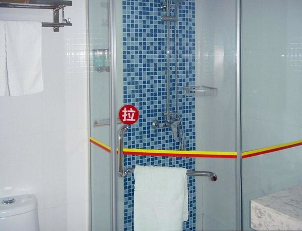 Imagen de la habitación del Hotel Super 8 by Wyndham Yizheng Shi Dai Guang Chang. Foto 8