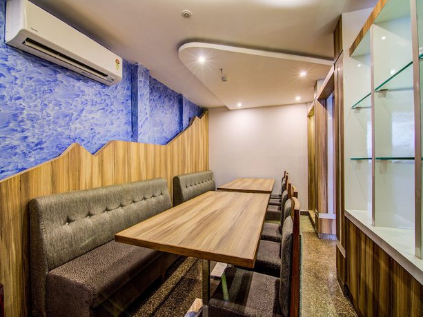 Imagen del bar/restaurante del Hotel Super Capital O Pratibha Grand. Foto 3