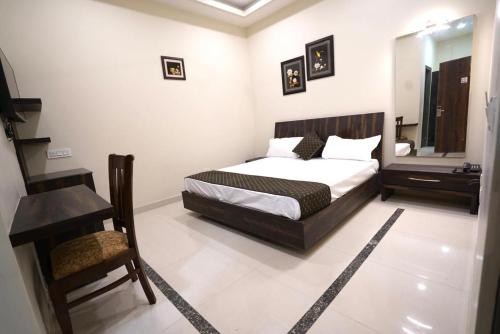 Imagen de la habitación del Hotel Super Collection O Ovel Hotel Grand. Foto 15
