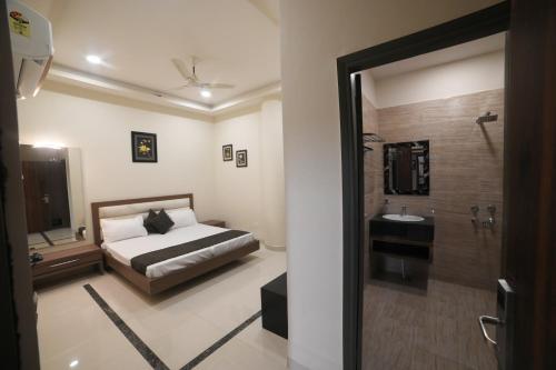 Imagen de la habitación del Hotel Super Collection O Ovel Hotel Grand. Foto 16