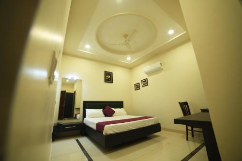 Imagen de la habitación del Hotel Super Collection O Ovel Hotel Grand. Foto 18