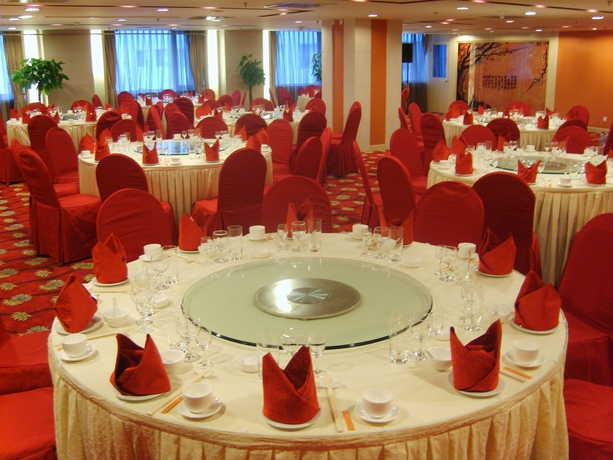 Imagen del bar/restaurante del Hotel Super House International. Foto 2