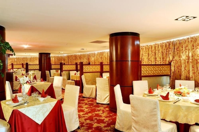 Imagen del bar/restaurante del Hotel Super House International. Foto 3