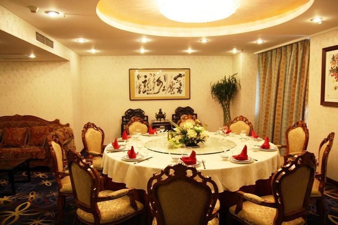 Imagen del bar/restaurante del Hotel Super House International. Foto 4