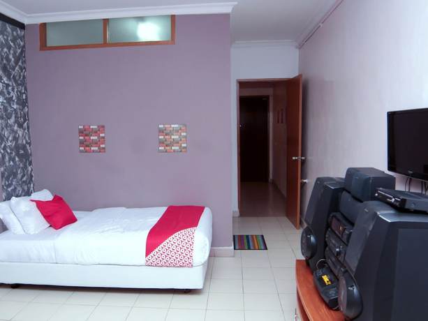 Imagen de la habitación del Hotel Super OYO 1173 Mandyrin. Foto 12
