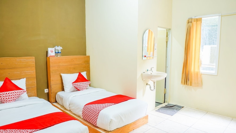 Imagen de la habitación del Hotel Super OYO 1340 Wisma Alamanda. Foto 2