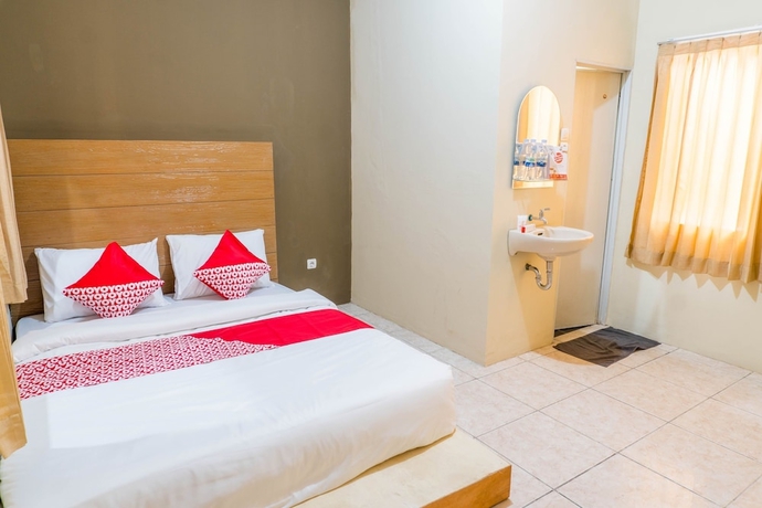 Imagen de la habitación del Hotel Super OYO 1340 Wisma Alamanda. Foto 9