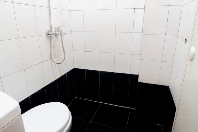 Imagen de la habitación del Hotel Super OYO 1340 Wisma Alamanda. Foto 17