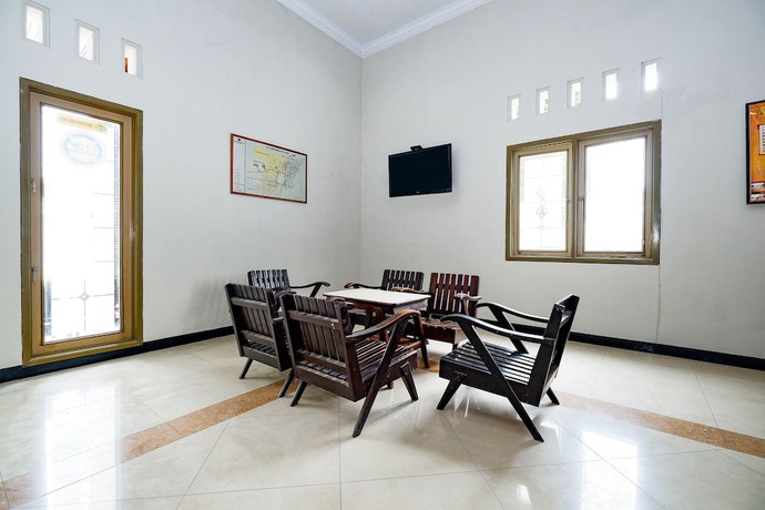 Imagen de los interiores del Hotel Super OYO 2436 Hotel Kencana. Foto 17