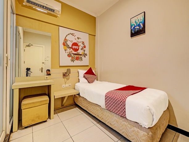 Imagen de la habitación del Hotel Super OYO 389 Sky Guesthouse. Foto 19