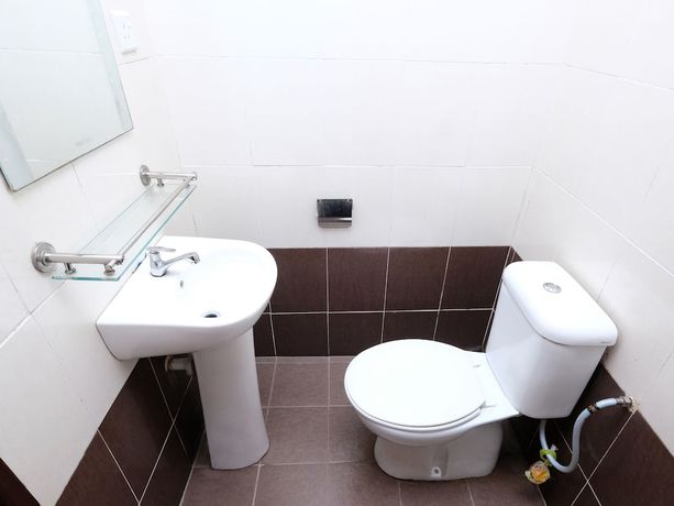 Imagen de la habitación del Hotel Super OYO 707 Ayuni. Foto 16