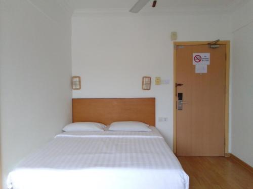 Imagen de la habitación del Hotel Super OYO 90464 Borneo Suites. Foto 16