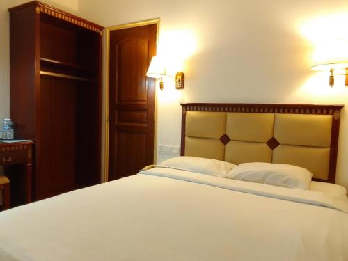 Imagen de la habitación del Hotel Super OYO 90464 Borneo Suites. Foto 18