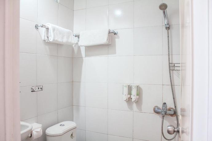 Imagen de la habitación del Hotel Super OYO 989 Audah Guesthouse Syariah. Foto 11