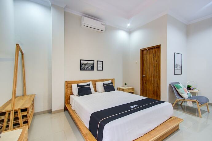 Imagen de la habitación del Hotel Super OYO Collection O 3280 Cendhani Raras. Foto 17