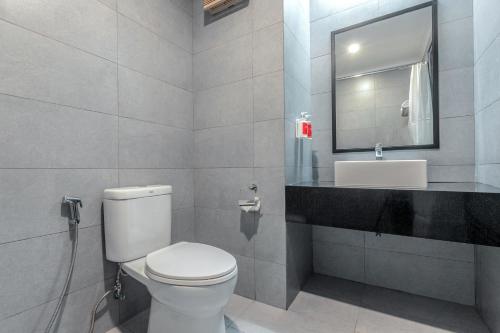 Imagen de la habitación del Hotel Super OYO Townhouse 2 Hotel Gunung Sahari. Foto 17