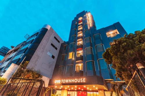Imagen general del Hotel Super OYO Townhouse 2 Hotel Gunung Sahari. Foto 3