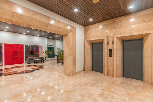 Imagen general del Hotel Super OYO Townhouse 2 Hotel Gunung Sahari. Foto 13