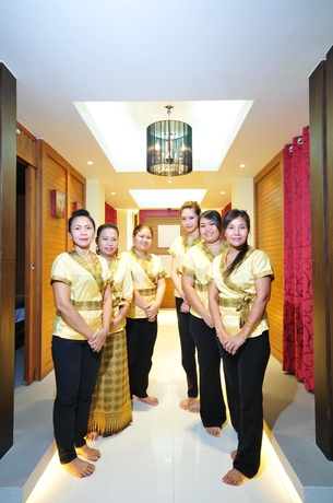 Imagen de la piscina del Hotel Super Oyo 75385 Win Long. Foto 10