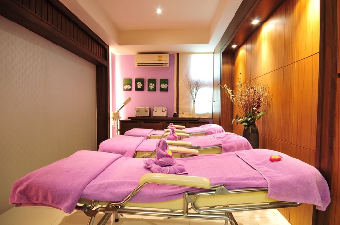 Imagen de la piscina del Hotel Super Oyo 75385 Win Long. Foto 11