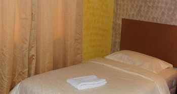 Imagen de la habitación del Hotel Super Oyo Capital O 90125 Grand Orchard. Foto 7