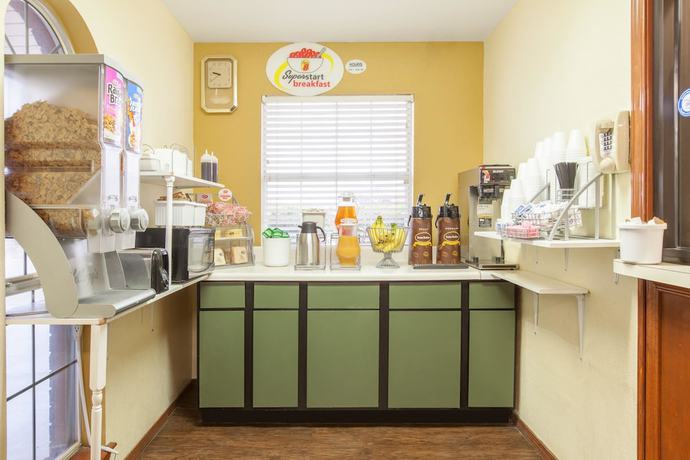 Imagen del bar/restaurante del Hotel Super Stay Inn and Suites. Foto 3