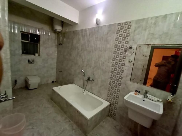 Imagen de la habitación del Hotel Super Townhouse Hatigaon Near Medicity Formerly Hotel Grand Majesty. Foto 9
