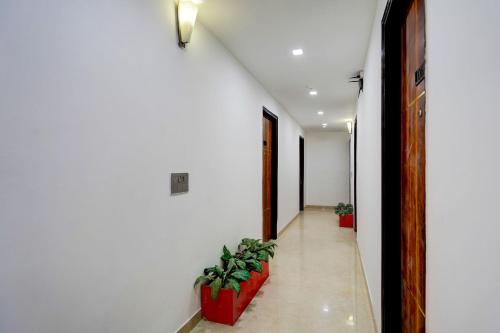 Imagen general del Hotel Super Townhouse Status By Sbg Near Anand Vihar Vaishali Metro Station. Foto 1