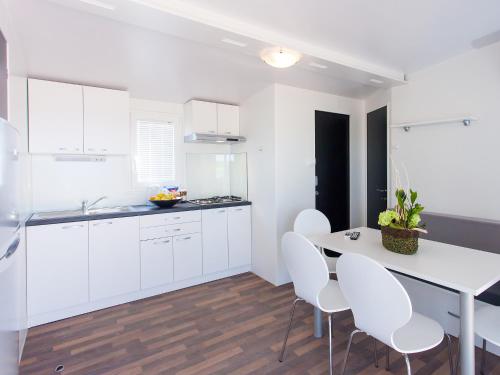 Imagen de la habitación del Hotel Superior Mobile Homes in Camping Kastanija. Foto 9