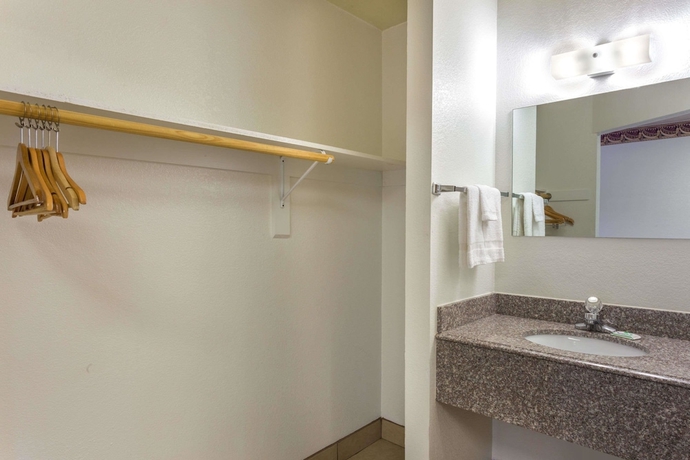 Imagen de la habitación del Hotel Superior Suites Phoenix Mesa. Foto 5