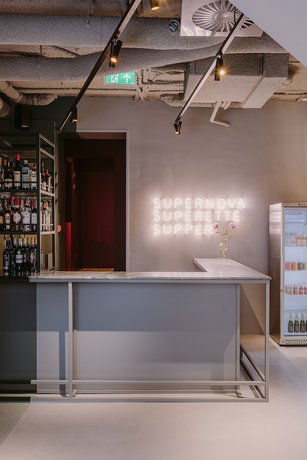 Imagen de los interiores del Hotel Supernova. Foto 20