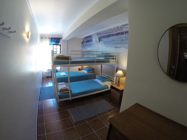 Imagen de la habitación del Hotel Supertubos Beach Hostel. Foto 9