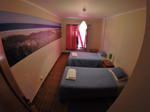 Imagen de la habitación del Hotel Supertubos Beach Hostel. Foto 17