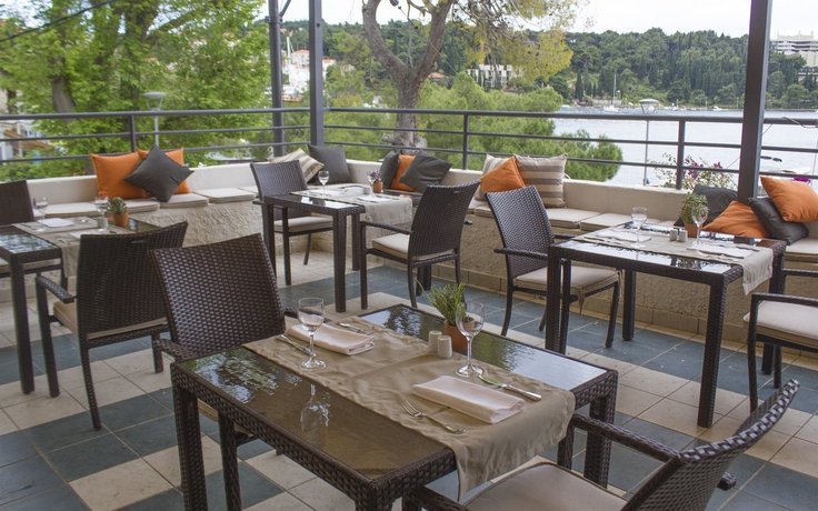Imagen del bar/restaurante del Hotel Supetar Cavtat. Foto 3