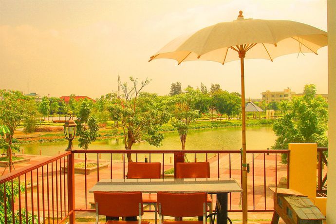 Imagen del bar/restaurante del Hotel Suphan Lake Hometel. Foto 2