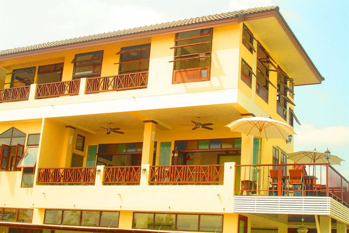 Imagen de los exteriores del Hotel Suphan Lake Hometel. Foto 16