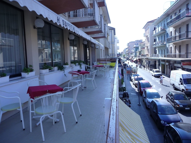 Imagen de los exteriores del Hotel Suprem. Foto 12