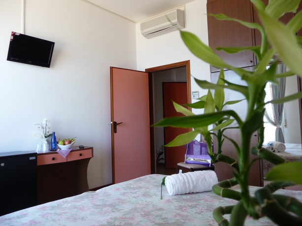 Imagen de la habitación del Hotel Suprem. Foto 6